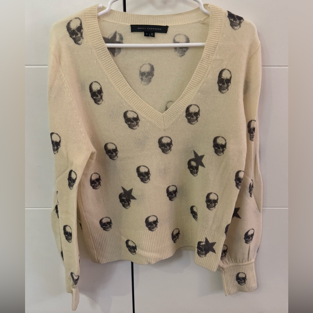 Skull Cashmere V-Neck Sweater - Cream and Black